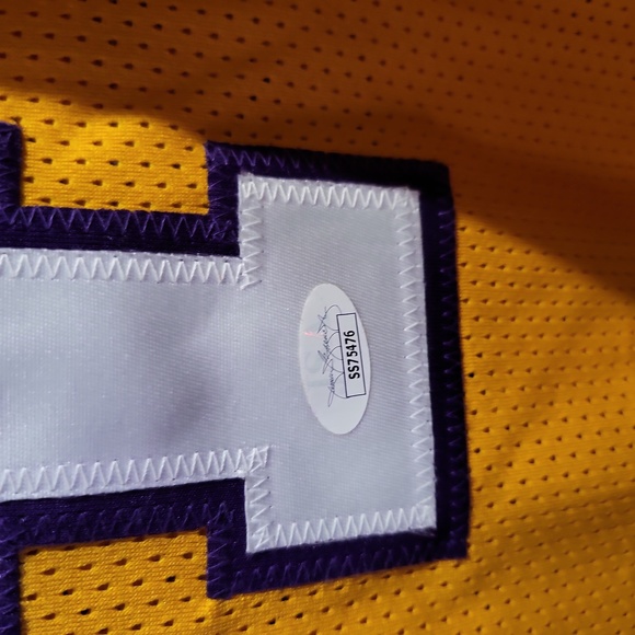 SIGNED - JSA CERTIFIED - SHAQUILLE O'NEILS JERSEY - Picture 5 of 10